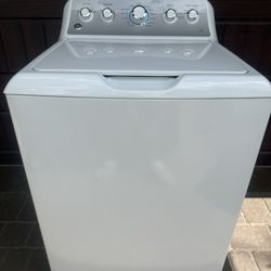 MINT CONDITION GE WASHER