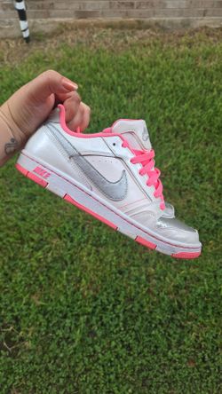 Nike Women's Shoe