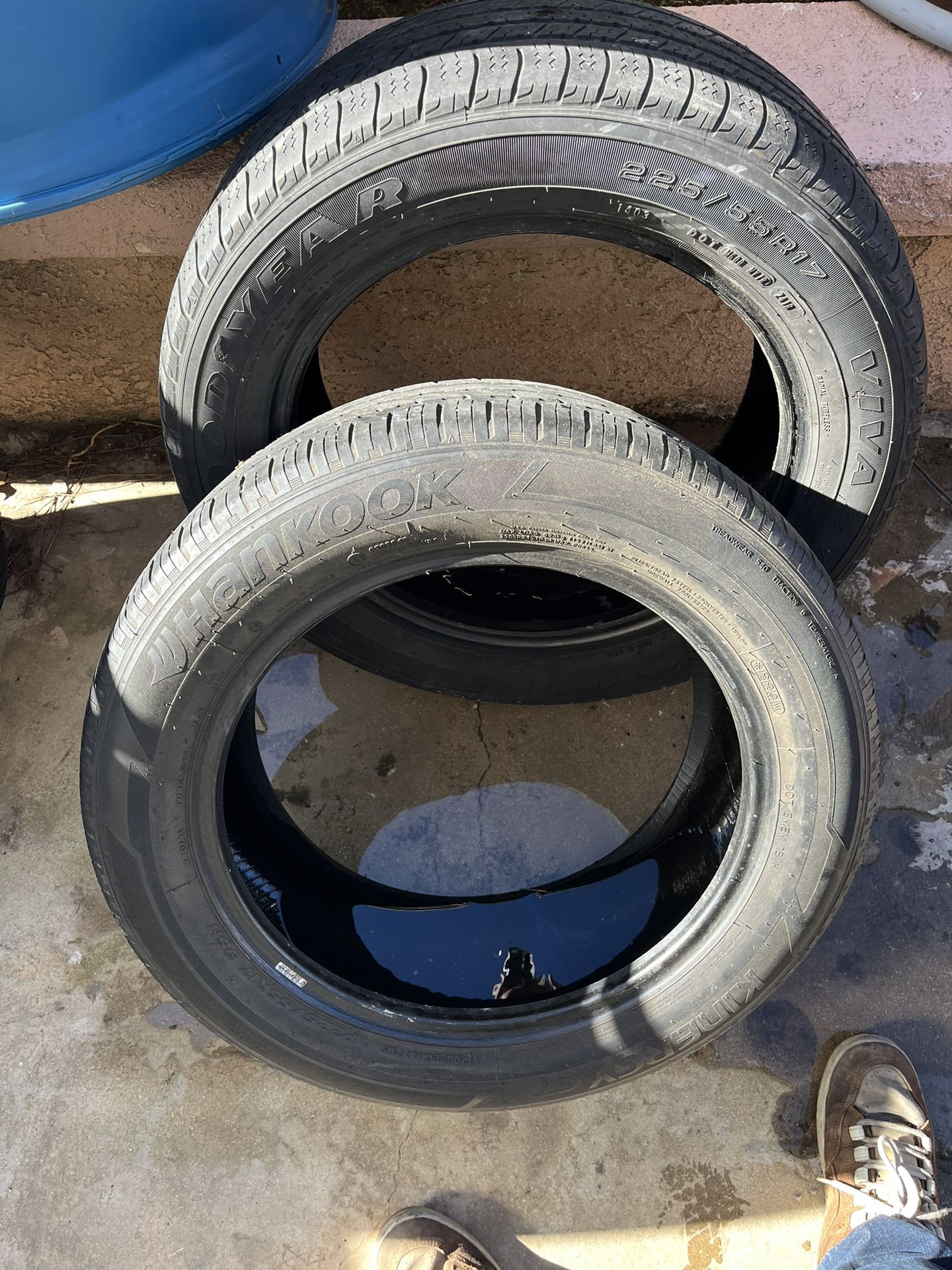 225/55/17 Inches Tires. Good Year And Handbook