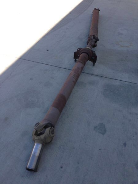 2 piece drive shaft 99-06 gmc / Silverado
