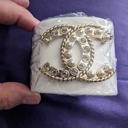  CC WHITE ACRYLIC CUFF