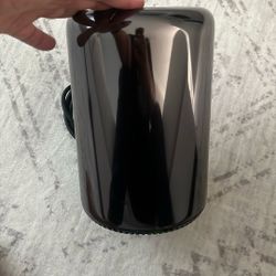 Apple Mac Pro (Late 2013) - 6-Core / "Trash Can" Desktop