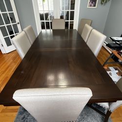 Raymore And Flannigan Table With 8 Chairs