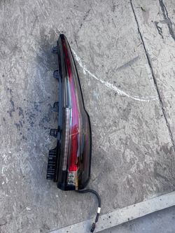 2015-20 Escalade right tail light