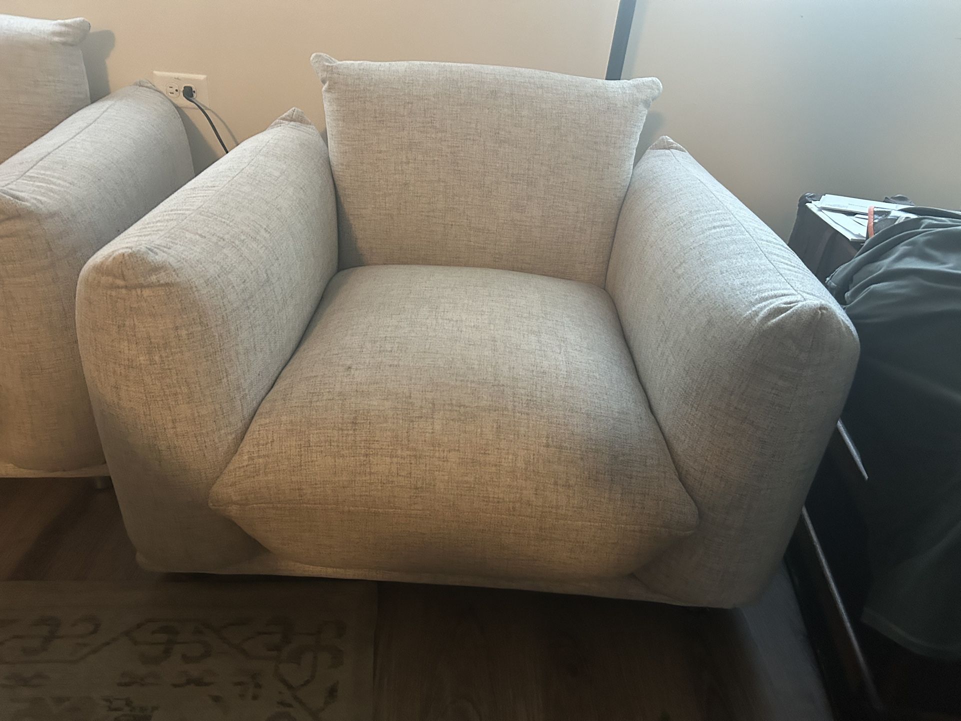 2 Comfy Chairs 50$ For Pair