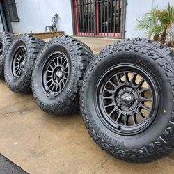 17" KMC rims w- 33x12.50R17 RD6 tires 