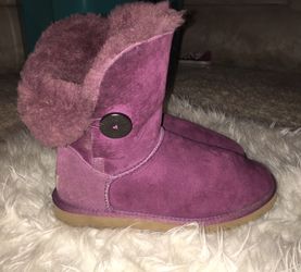 FIRM ON PRICE!!! Women's size 6 Bailey button UGG boots