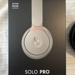 Beats Solo Pro 