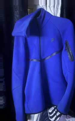Blue nike tech