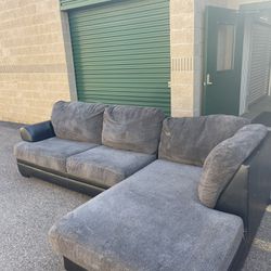 BEST OFFER BLACK AND GREY SECTIONAL