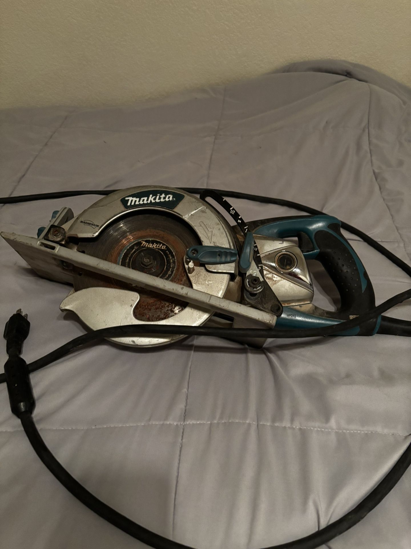 Mikita corded Hand Saw