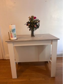 COUNTER / KITCHEN ISLAND