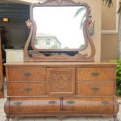Beautiful Pulaski Furniture Tiger Zebra Wood Claw Foot Dresser With Mirror