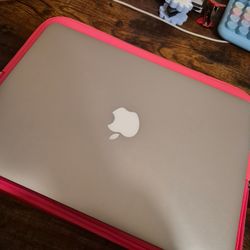 apple laptop.