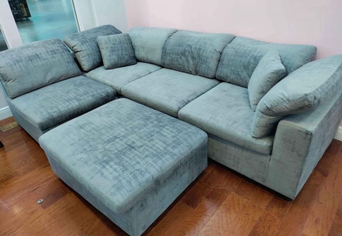 Going out of business sale. Lima gray sectional with ottoman now $899. Easy finance option. Same-day delivery.