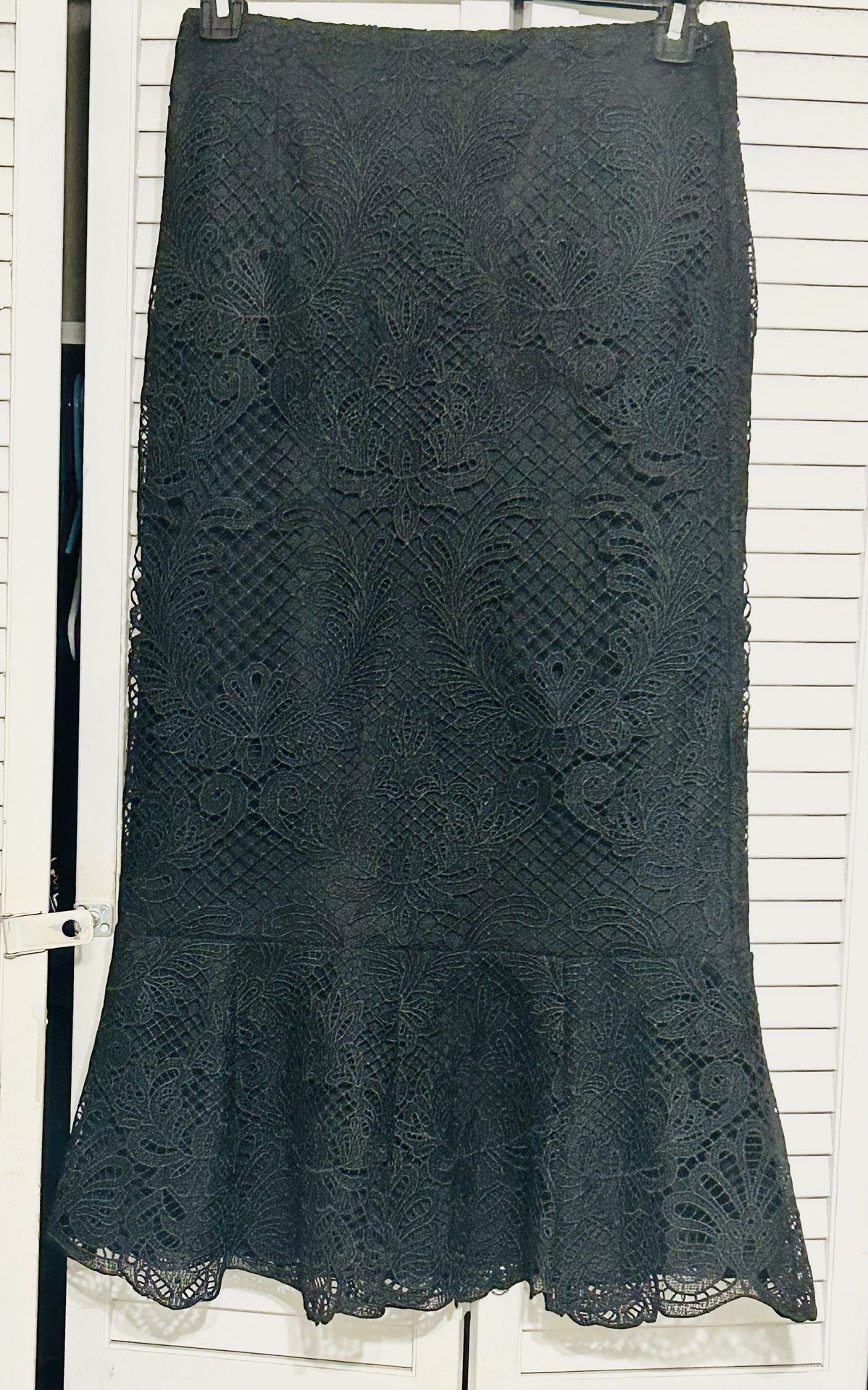 Ladies  Medium Black Lace Skirt
