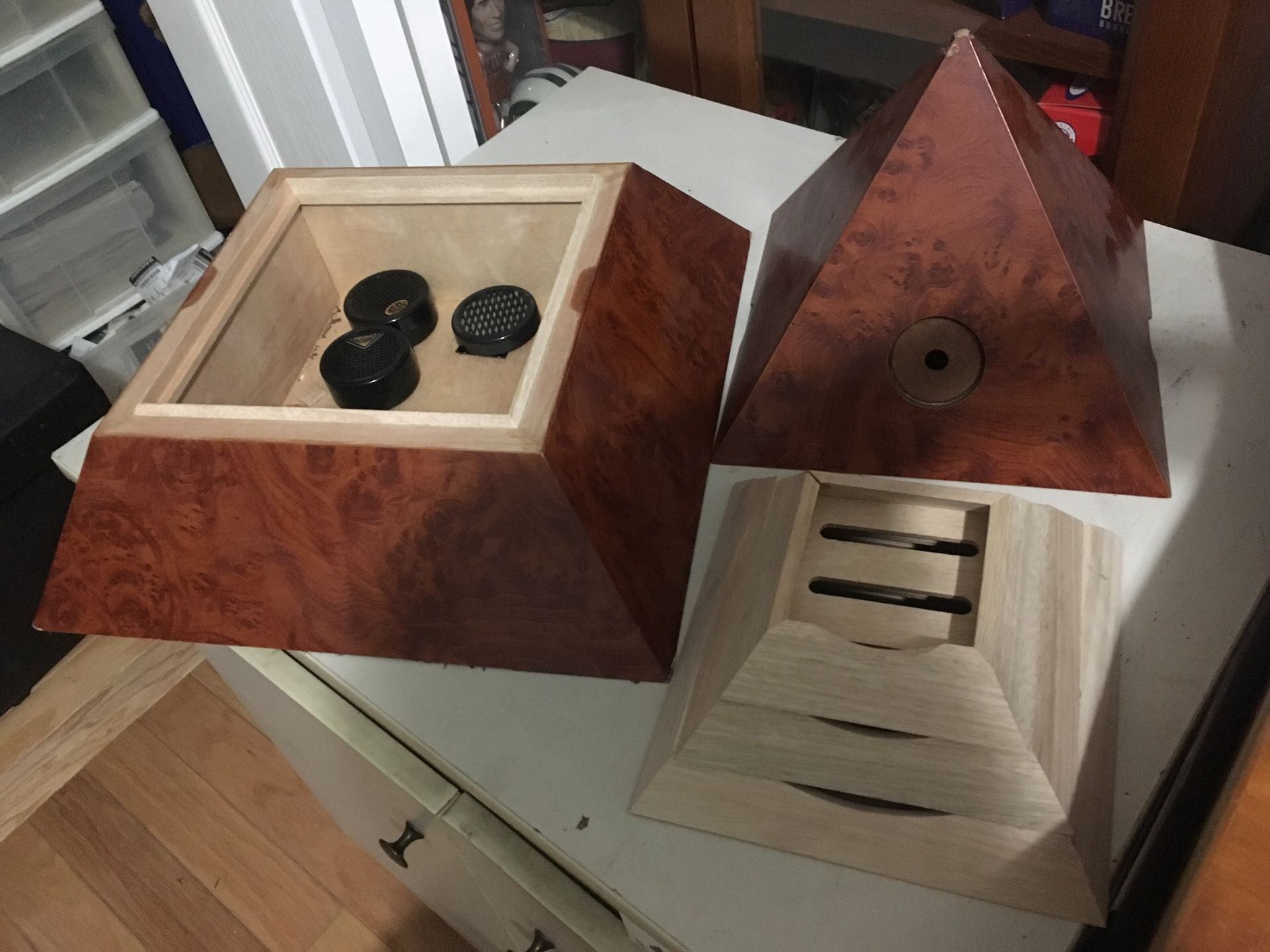 Pyramid wood grained humidor for cigar cigars water temperature