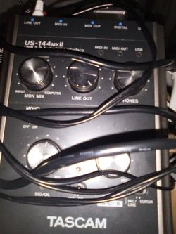 I'm Selling The Mini Ipod And The Music 🎶 Thing 