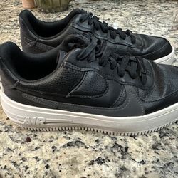 Nike Air Force 1 https://offerup.com/redirect/?o=UExULkFG.ORM Black/White Leather Sneaker Women's Size 6