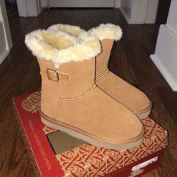 Women’s boot size 6 New!!!