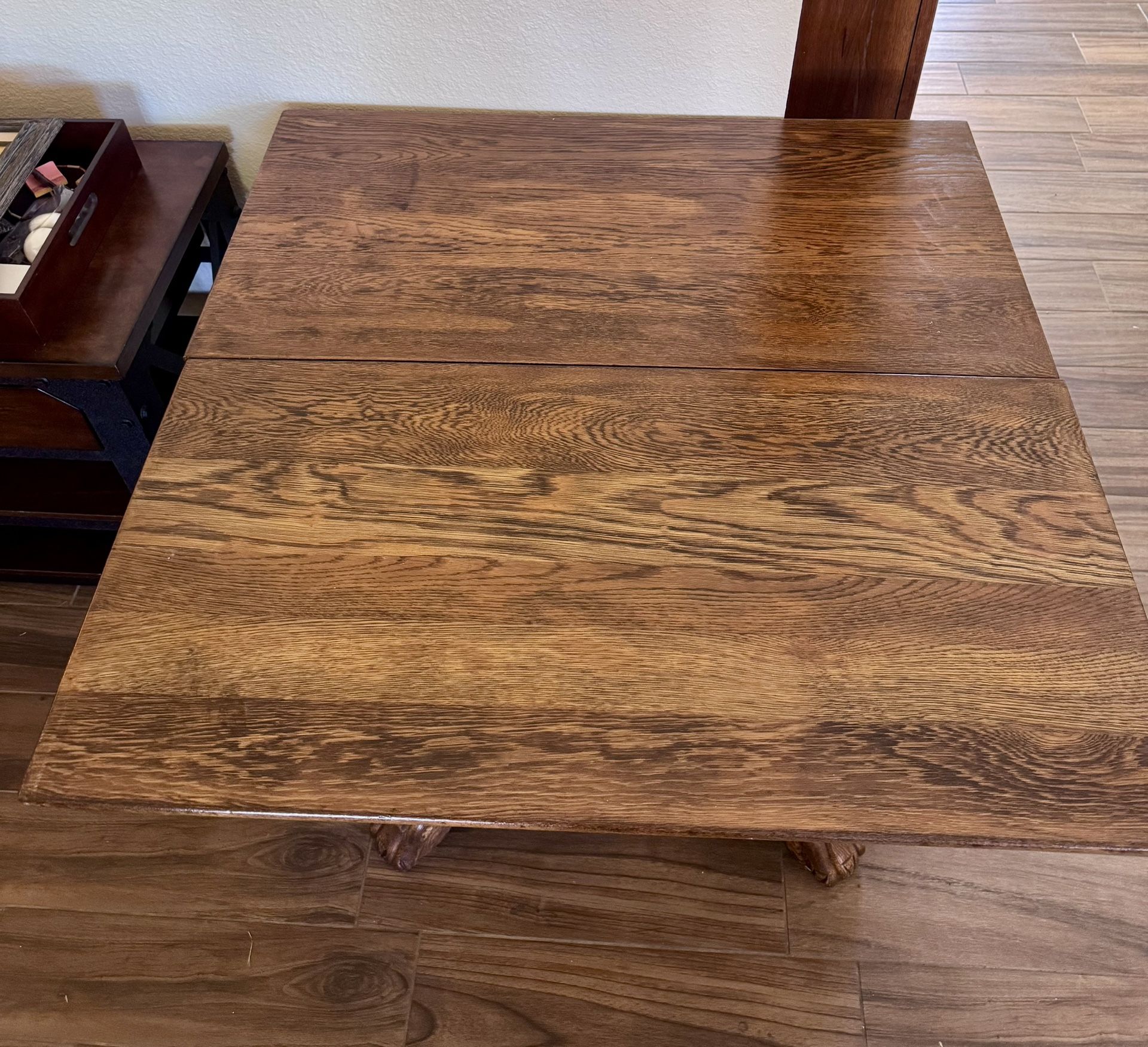 Solid Oak Pedestal Dining Table – Beautiful Grain • Sun City West