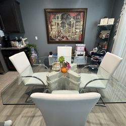 Elegant Glass Dinner Table And Chairs