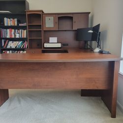 Gosford U Shaped Desk with Hutch For Sale