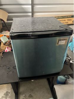 Mini fridge