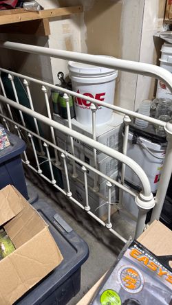 Queen size White metal bed