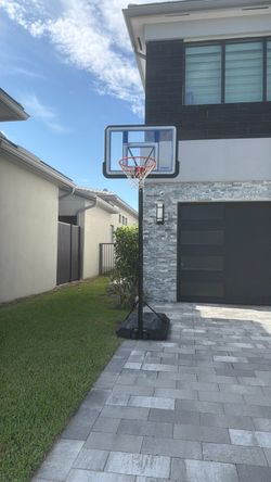 Lifetime Basketball Hoop (Full Size)