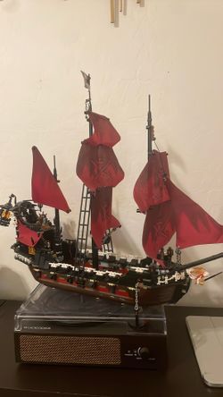 Pirates of the Caribbean Brick Built Queen Anne’s Revenge