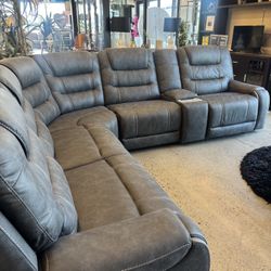 Power Reclining Sectional 
