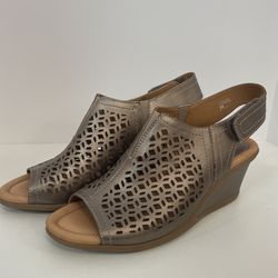 Earth Sandal Woman’s 9M Cascade Platinum 