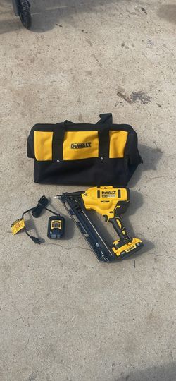 DEWALT 20V MAX XR Lithium-Ion Cordless 15-Gauge Angled Finish Nailer Kit