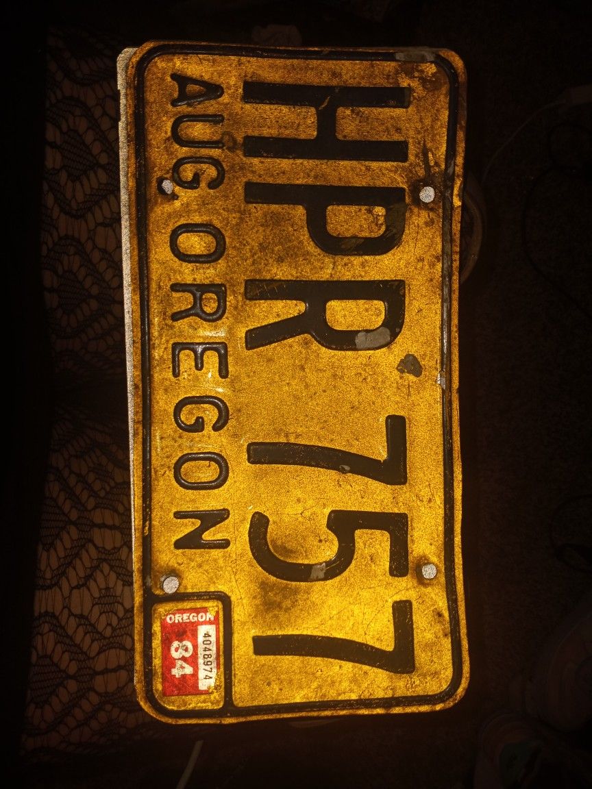 Metal vintage LICENSE PLATE oregom State Yellow And Blue