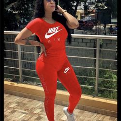 Woman two piece Nike set.