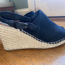 Tom’s Wedges Size 9.5