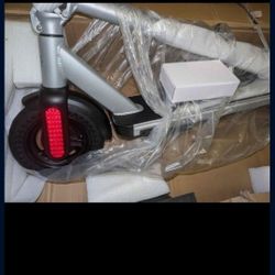 Caroma E66 Electric Scooter, 500W Motor, 25 Miles Range & 20Mph, 10" Solid Tires Adult