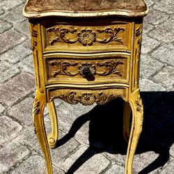 ⭕️ Antique Wood End Table