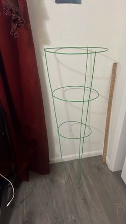 Green plant support cage