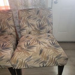 Accent Chairs 