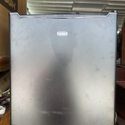 Mini fridge with mini freezer