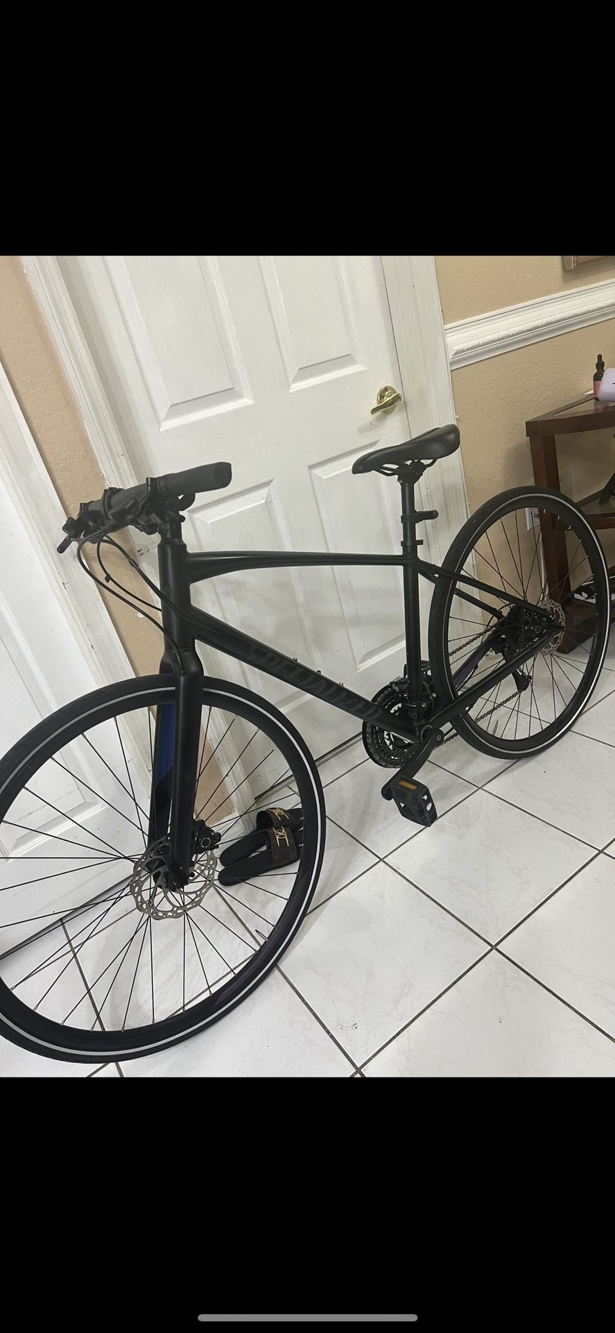 2019 Specialized Sirrus Hybrid Commuter 17” Med Frame Lightweight Fact 9 Carbon Fork Hydraulic Disc Brakes Pro Night Vision LED light $425 (MSRP$799)