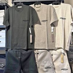 ESSENTIAL SHIRTS & SHORTS((FREE ITEMS WITH PURCHASE)