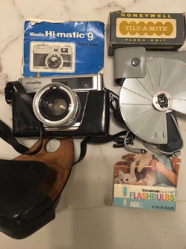Vintage 1968 Minolta HiMatic 9 35mm camera