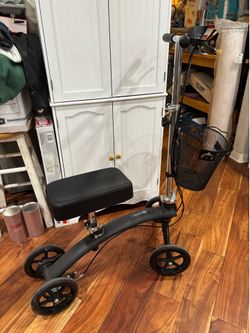 Knee scooter with basket