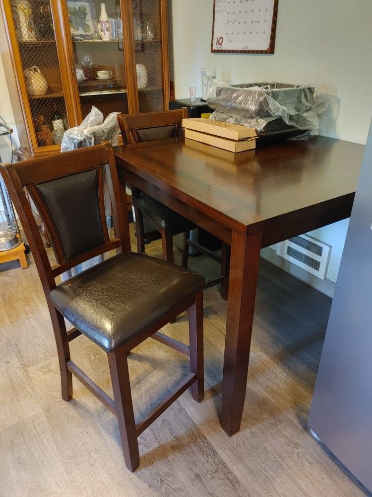 Harlow 5pc Wooden table and chairs