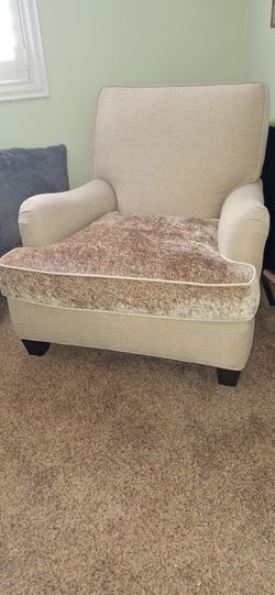 Chair / Large Recently Upholstered / MADE IN USA 🇺🇸