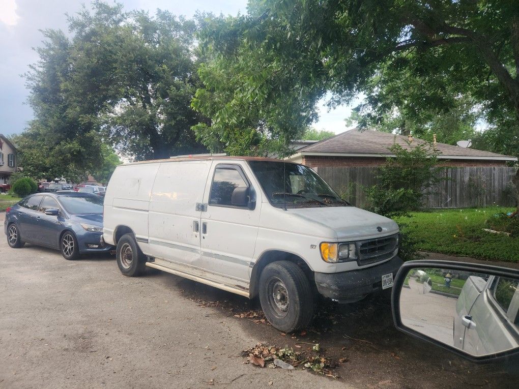 2001 Ford E-350