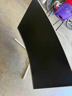 Samsung 4k UHD 32” computer curved monitor PC